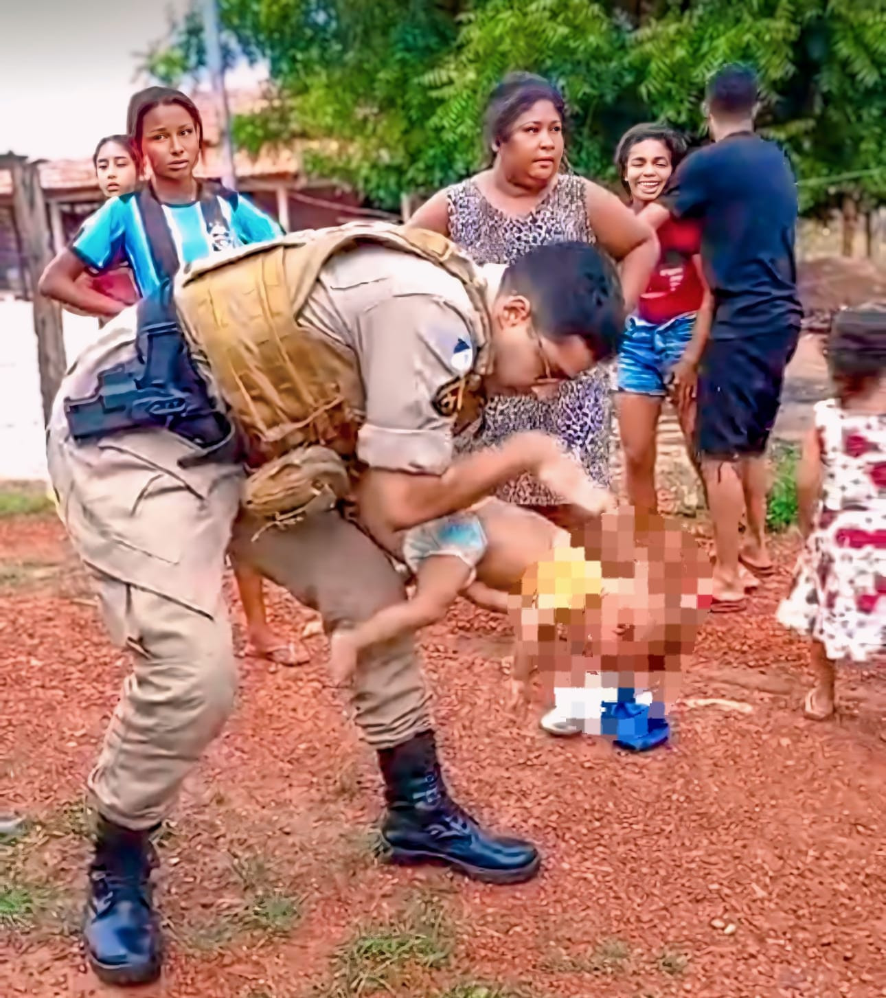 Campos Lindos bebê que estava engasgado é salvo pela polícia saiba o