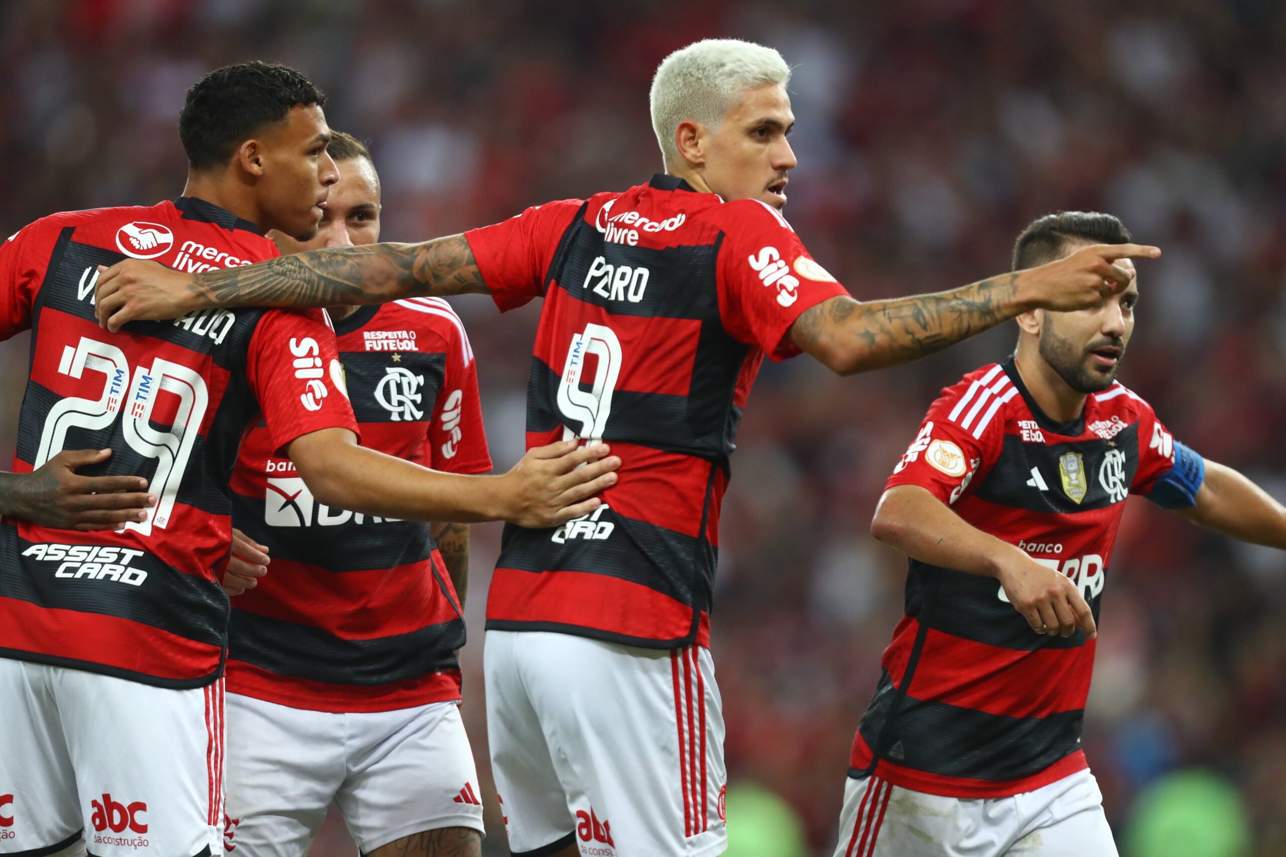 Flamengo cede empate ao Fluminense e desperdiça oportunidade de